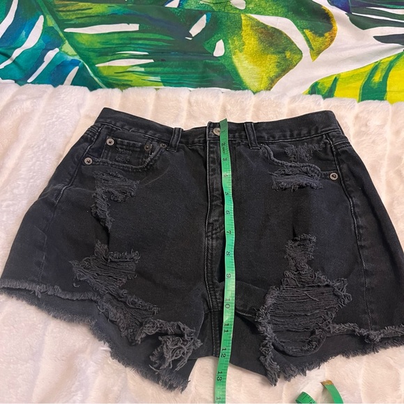 American Eagle Sz 2 Black Distressed High Rise Beach Concert Summer Mom Shorts - Picture 8 of 12